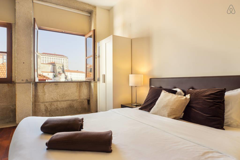 Low Cost Tourist - Palacio Da Bolsa *