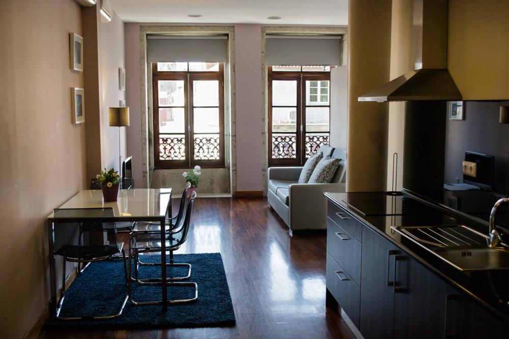 Low Cost Tourist - Palacio Da Bolsa * Porto